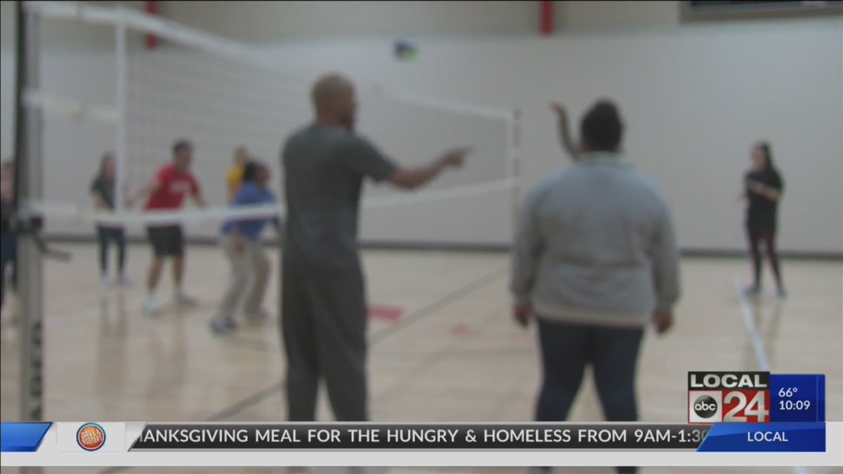 ABC24Memphis's tweet photo. University of Missouri students use their Thanksgiving break to help Mid-Southerners

https://t.co/nL9VVMTSP9 https://t.co/EQvCjATkW2