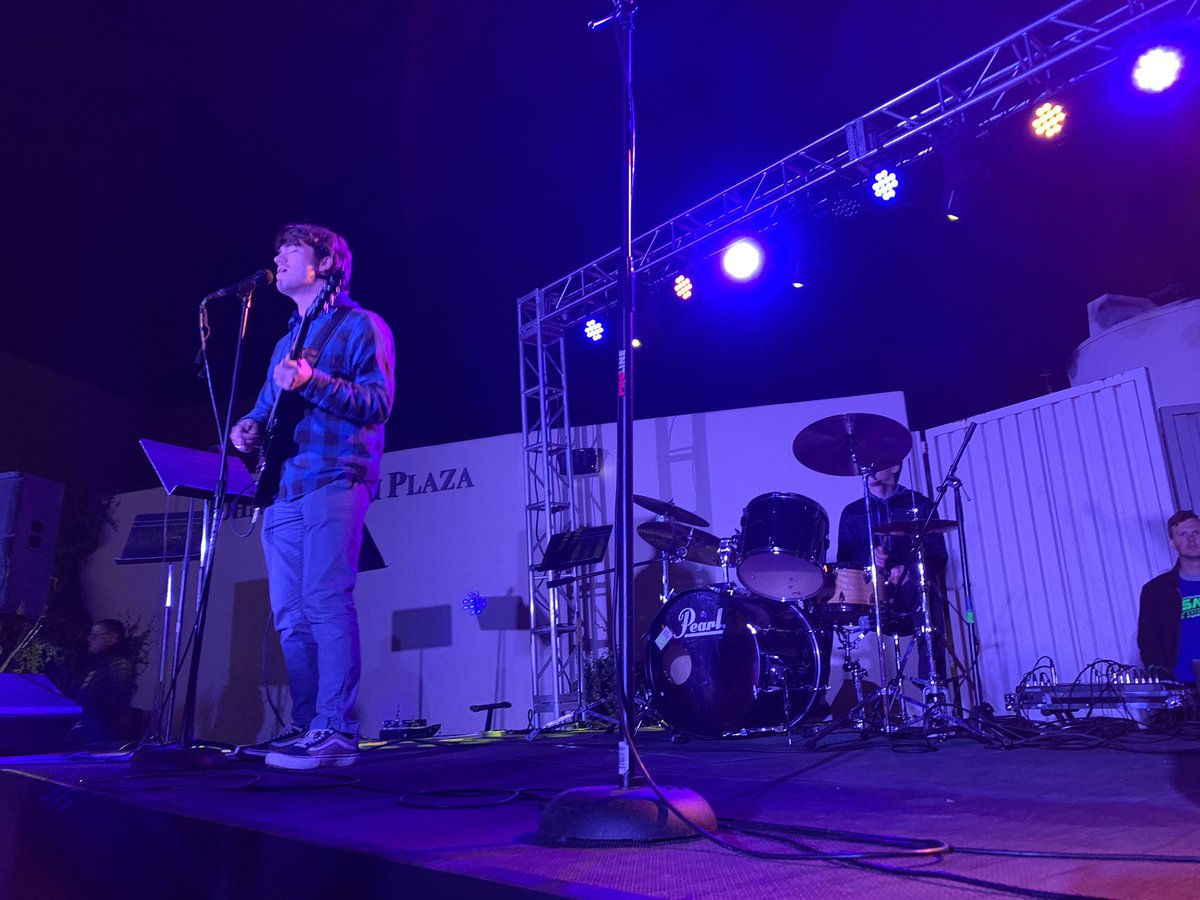 BrophyRoundup's tweet photo. Various Brophy student bands perform during the Fall Arts Extravaganza on Nov. 26, 2019. 

Photos by Harrison Cohen ‘20 https://t.co/KDSRubC7mI