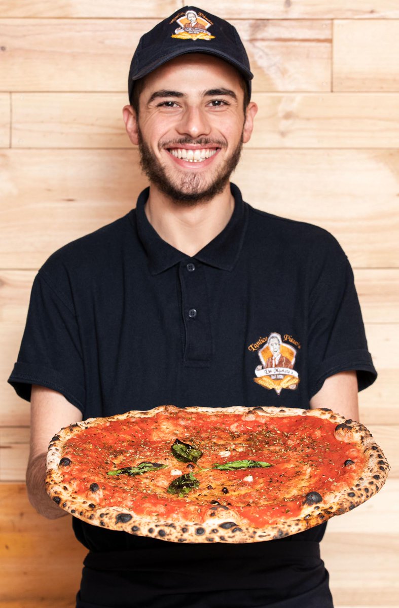 damichelebcn's tweet photo. Nosotros nos ponemos la cara... Y la sonrisa 😁🍕 
#DaMicheleBCN #BCN #Pizza #Staff #Sonrisa https://t.co/apdKzH5jrC