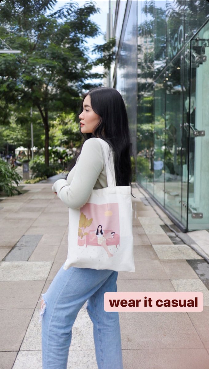 tonisiaPH's tweet photo. THIS CASUAL CUTE TOTE BAG IS NOW AVAILABLE NOW ON SHOPEE 🍑✨ https://t.co/csaSPsaGBn