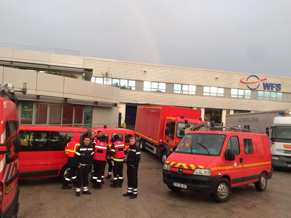 Pompiers_13's tweet photo. [#Opérations]
Cinq #Pompiers13 sont engagés ce jour parmi les équipes de #secours françaises pour se rendre en Albanie et prêter main forte aux équipes sur place pour des opérations de sauvetage-déblaiement à la suite du #séisme en #Albanie. https://t.co/NZwDrwfVb6