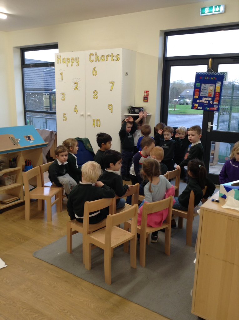 Badgers doing a show for their friends 🎵 <a href="/ashbridgeschool/">Ashbridge School</a> #FriendshipGoals #concertready