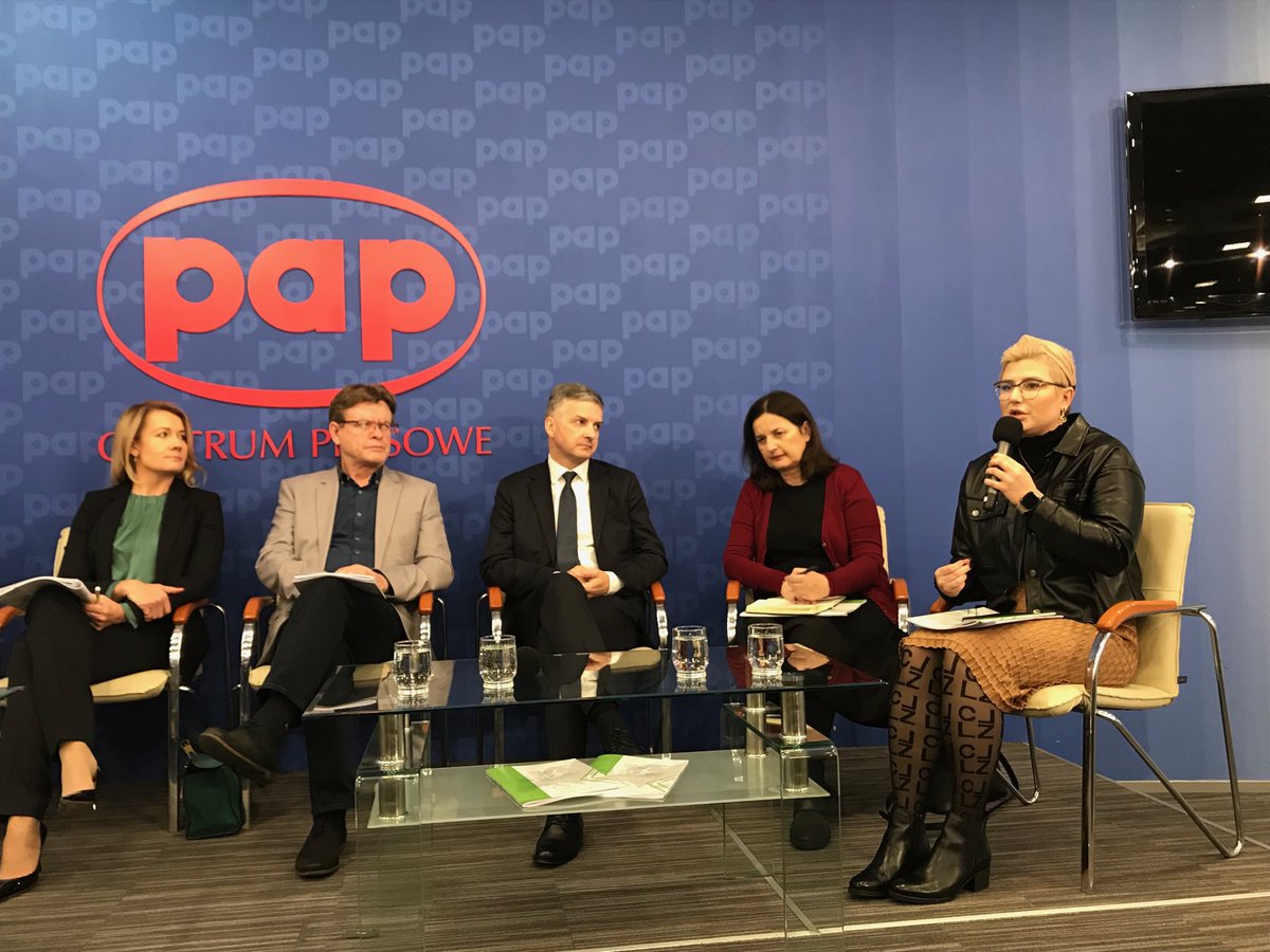 RochePolska's tweet photo. Beata Ambroziewicz @PUOP_PL: Awans Polski w rankingu cieszy. Przed nami jednak wiele wyzwań, nawet w perspektywie celu jakim jest osiągnięcie średniej europejskiej w zakresie wskaźników zrównoważonego systemu ochrony zdrowia: innowacyjności czy dostępności #FutureProofIndex https://t.co/qYu7p1N2CP
