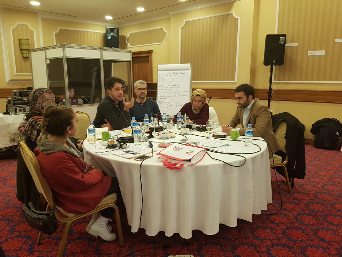 🗣️Sosyal Uyum programımız kapsamında, Toplum Merkezi personellerimize yönelik, 3 gün sürecek olan Topluluk Katılımı ve Hesap Verebilirlik Eğitimi gerçekleştiriyoruz. Yapılan çalışmalarla iletişim, topluluk katılımı ve hesap verebilirliğin geliştirilmesi hedefleniyor.