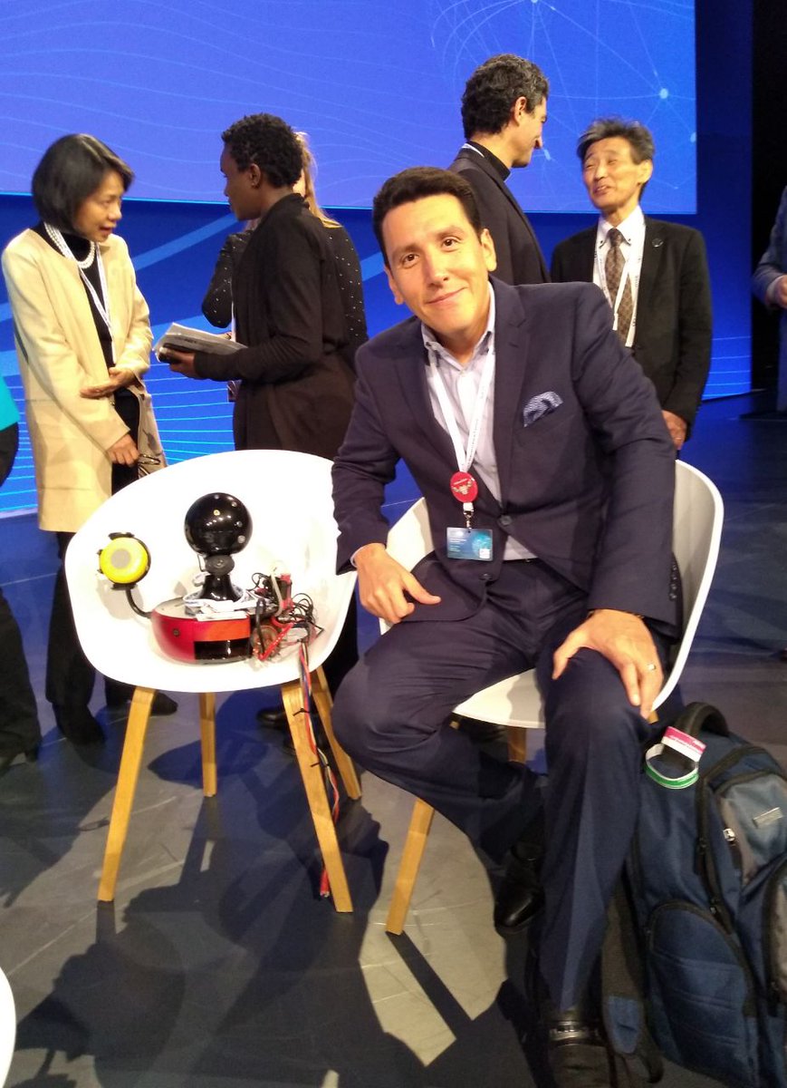 alfredovelazco's tweet photo. @usuariosdigital @intgovforum @igfecuador @2019IGF @lacigf #Kaolo el primer panelista de Inteligencia Artificial #AI en el @2019IGF #IGF2019 https://t.co/l0kp3mCR0J