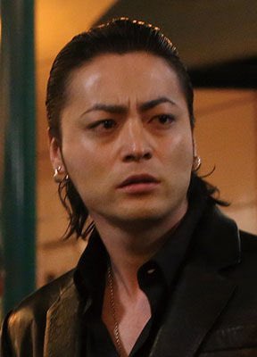 تويتر ぐみ エンタメコラム على تويتر あと同時期に新宿スワンとクローズzeroを観たんだけど 山田孝之ぱっと見は似た感じの役なのに目付きやら顔つきやら仕草やら全然違って演技力半端ないしほんと好き 1 2が新宿スワン 3 4がクローズzero