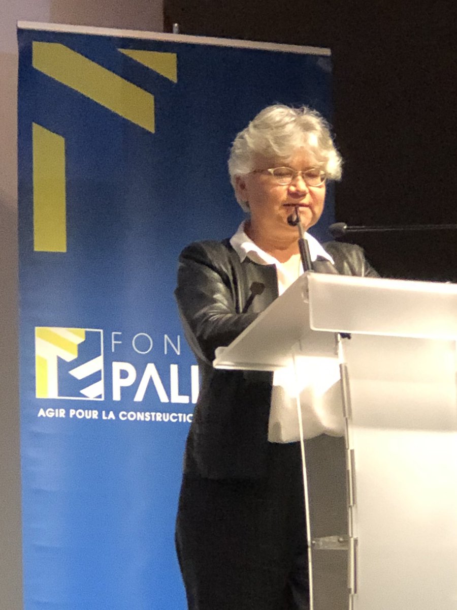 AlbertMalaquin's tweet photo. #ColloquePalladio : Dominique Méda conclue cette matinée avec « La #Cité en #perspective ».
« La seule #vision de la #croissance du #PIB pour mesurer la #richesse d’une #société est pour le moins réductrice ». Alors quels indicateurs suivre ? Inventer l’#Ethique de la #terre? https://t.co/5Z9mVzgiQa