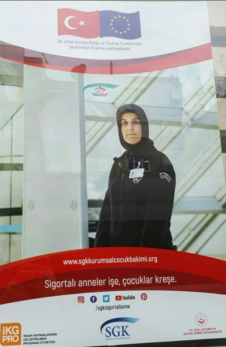 OzkYaman's tweet photo. Ayakları altında cennet.
Sımsıcak kucak, limitsiz şefkat, 
Edebe mürebbiye, ahlaka muallim,
Yuvayı kuran mimar, ocağı harlayan ateş.
Ana, Mama, Mader, Dayê, Ümm; dillerde tat, gözlerde ışık, gönülde bahar.

He ya Annelik dediğin ne ki.. 
Bir maaş, bir afiş ve uğursuz gidiş; iş.. https://t.co/bys2rHQ3f8
