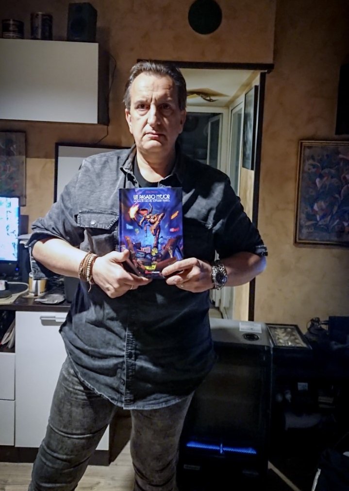 blackmores_'s tweet photo. Tampoco se ha querido perder el libro #UnPasadoMejor el gran #CarlosDíazDeCastro, el grafista que dio vida a la mayoría de juegos de #Indescomp y #OperaSoft durante la #EdadDeOro del software español. Podéis leer su entrevista completa en el libro publicado por @GamePressEd https://t.co/RVg6MzTRyL