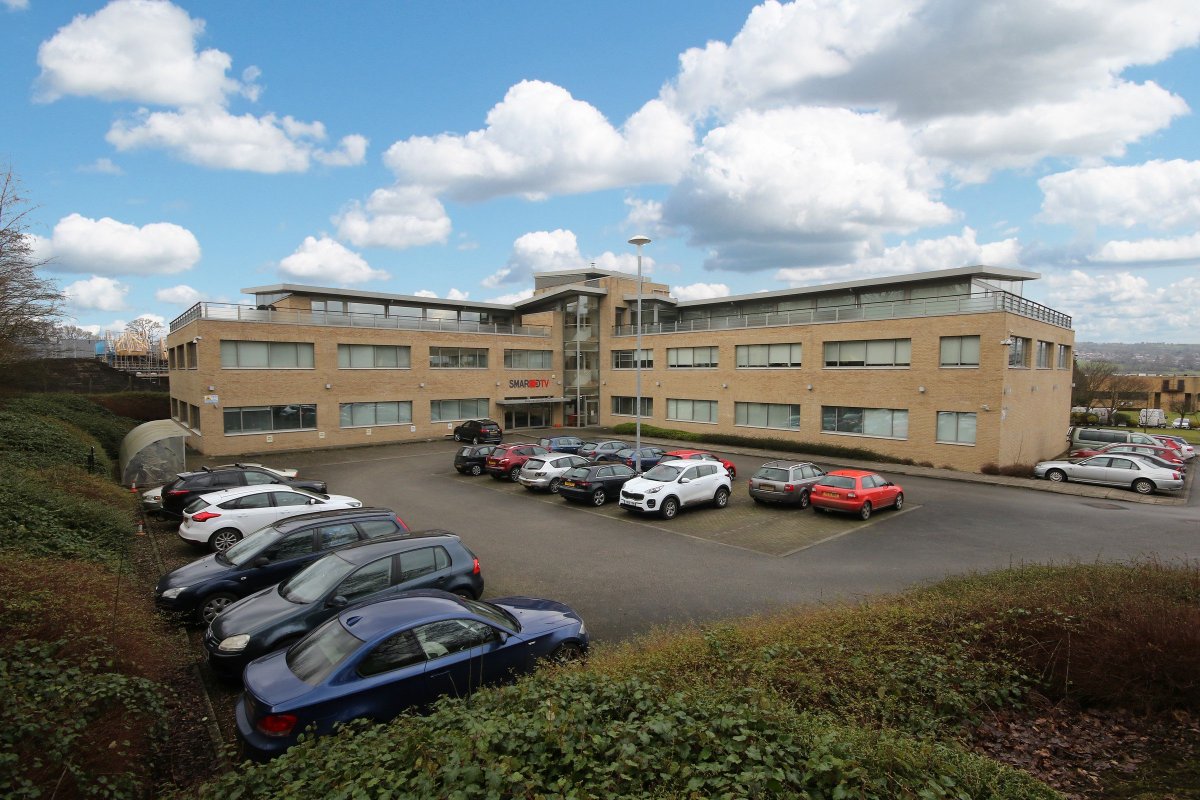 dhp_property's tweet photo. 40,290 sq ft detached office building sold on a 3.2 acre site. Excellent result for the owners, marking the next phase of this fantastic building's life. @bradfordcouncil @businessinsider https://t.co/f2DfMxNpme