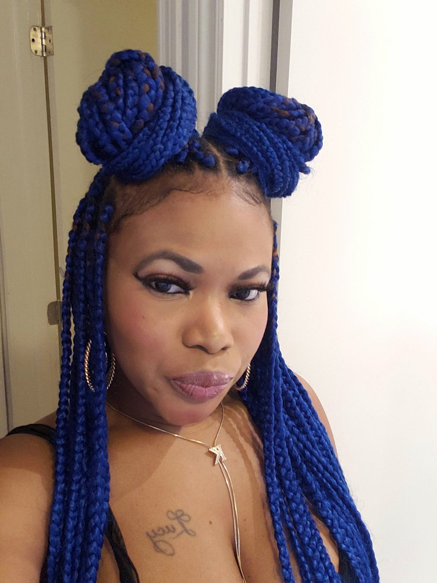RealKaroliNaa's tweet image. Hello everyone I'm happy to announce that I have some new music for yall 💙 stay tuned 

#Karolinaa #femalerapper #songwritter #montrealcity #mtlfirstlady #Ghanaianqueen