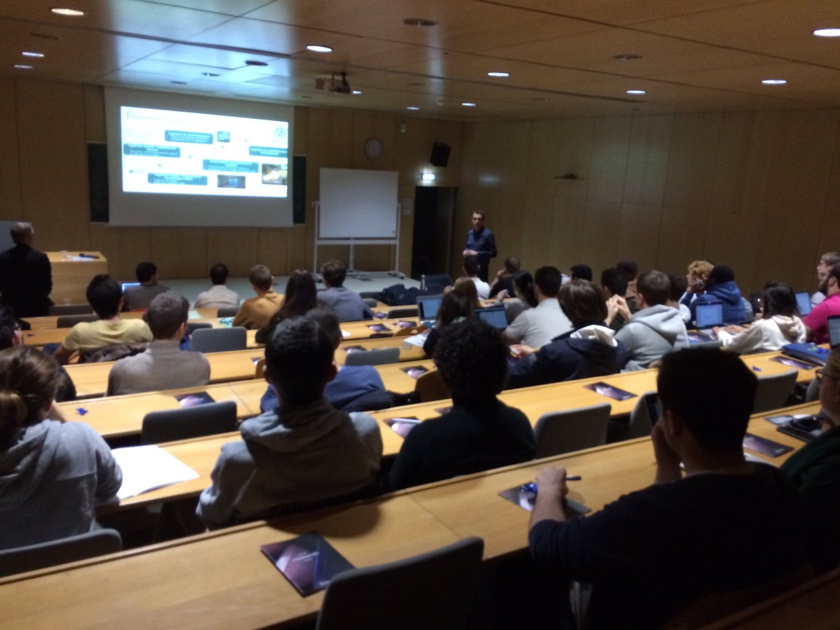 ChristineSuard's tweet photo. 1ère intervention de @Safran à @EcoledesPonts 
#metiers #stages on vous révèle tout !
#SafranOnBoard
@SafranTalent https://t.co/4Dwxc4LsXU