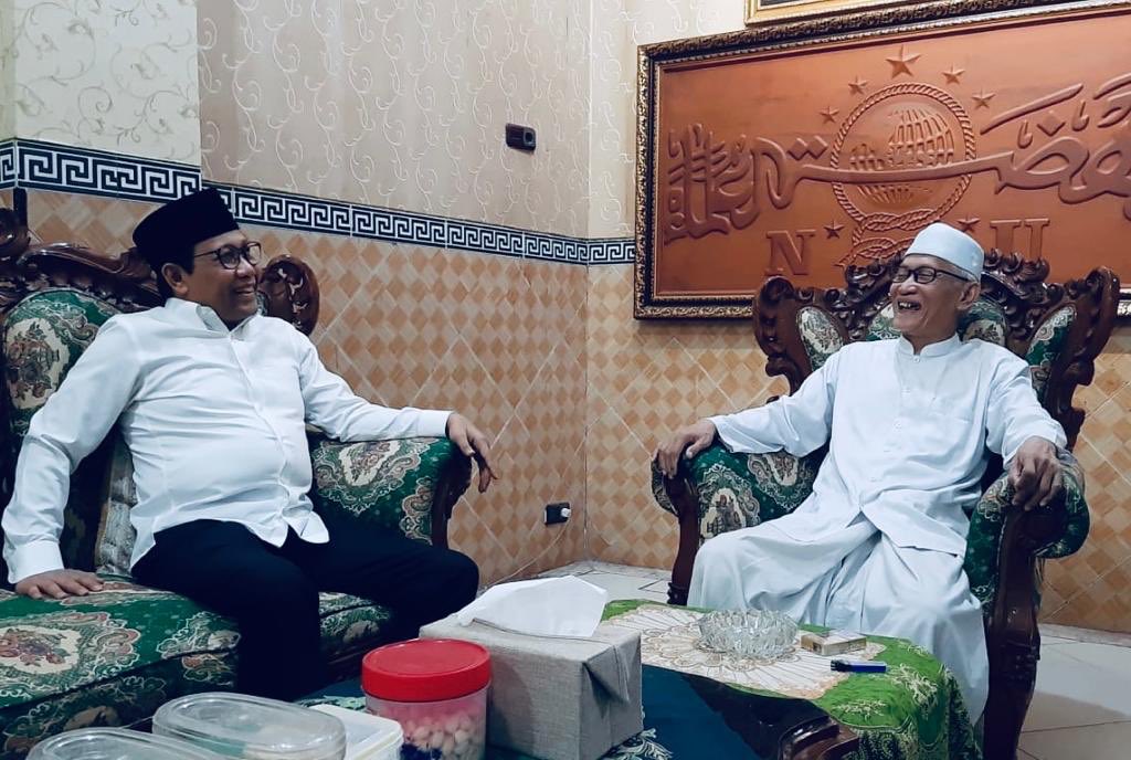 halimiskandarnu's tweet photo. Silaturrahim dg Rais 'Am dan Ketua Umum PBNU.
Nyadong do'a, tabarrukan.
Amiiiin https://t.co/mk5yvJF5na