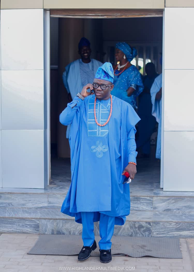 TailorMushroom's tweet image. When you homeboy wants to put a ring on the finger , they have to know he’s a friend to a tailor. All 3 outfits for two days he left me with color selection and design. @ELCREAMADEBANJO happy married bro.