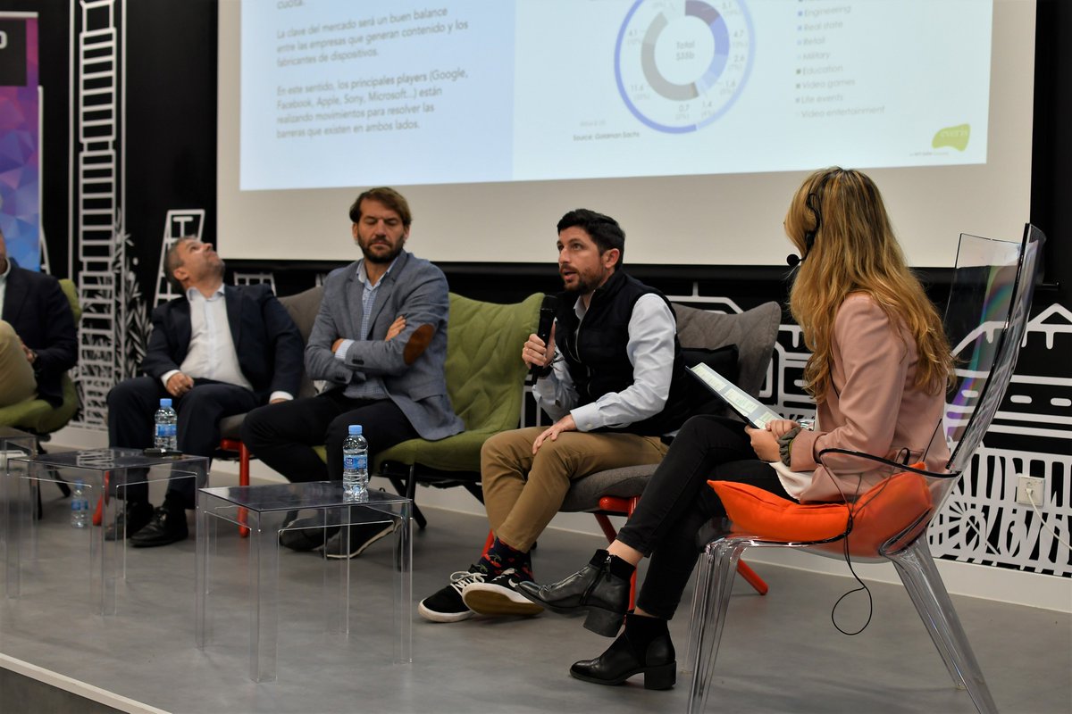 NTTDataSpain's tweet photo. En @everis apostamos por las tecnologías disruptivas. La semana pasada fuimos patrocinadores del #VRDayMadrid, un evento que nos ayudó a dar un paso más en el conocimiento sobre #RealidadVirtual y #RealidadAumentada de la mano de los mejores ponentes.
@Ignaci0Romero https://t.co/sBlxnYMcjy