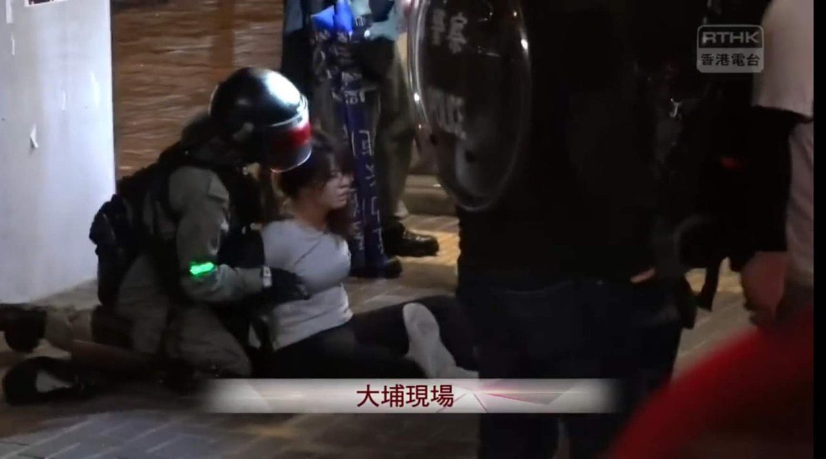 Sleepysparrow_'s tweet photo. @BruceWayne852 @shiroihamusan @StandNewsHK Even the press is video taking the #HKPolice still sexual harassing the citizens in front of the camera.
Then what if there is no journalists ,no cameras? I believe HKP can do sth more outrageous n the news just proof that. #MeToo #Protestoo https://t.co/0Yegj1Jx1j