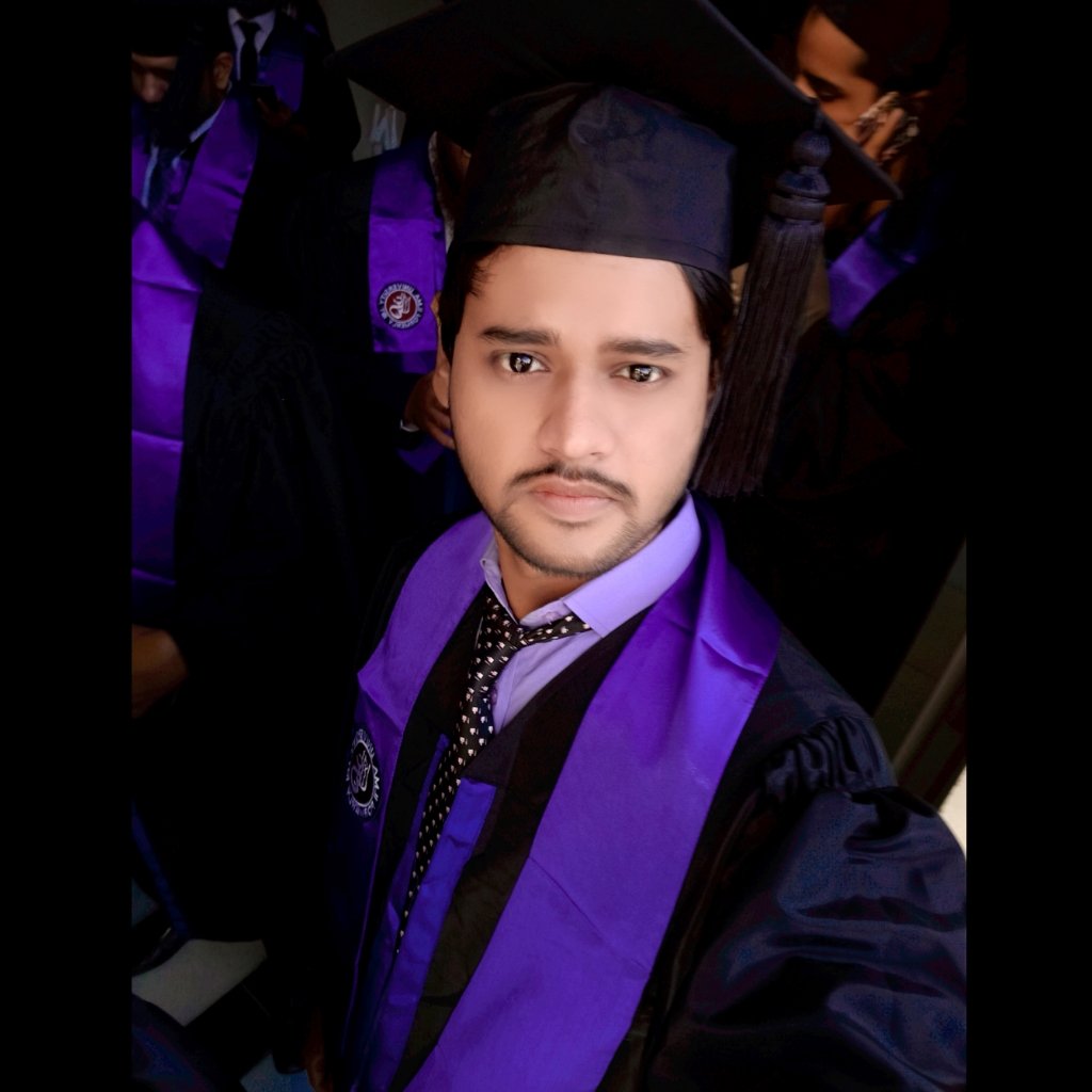 ShehrozLive's tweet photo. Alhamdulillah graduate ☺️✌️
#ilma #convocation #ilmagrad
#ilmauniversity https://t.co/dUWPU6UyHh