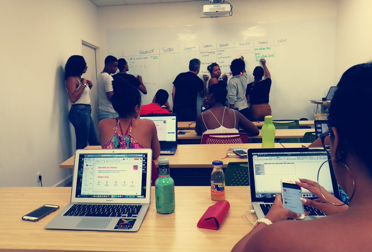 Session de formation sur le #socialmedia chez Crealise #lareunion #team974 Les apprenants acteurs 👌