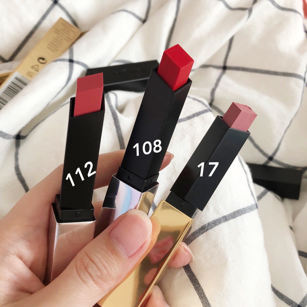 Viviennewonder's tweet image. มาแจกกันหน่อยหวานๆ กรุบๆ จ้า แจกลิป YSL รุ่น The slim รุ่นนี้คือเนื้อดีมาก สวยมาก เคยรีวิวไปแล้ว เป็นลิปอีกตัวที่วี่ชอบมากในปีนี้ เอามาแจก 3 แท่ง คนละ 1 รางวัล แค่ RT + FOLLOW สีที่แจกคือ 108 112 และ 17 บอกมาอยากได้สีไหน ประกาศ 1 ธันวาเลย