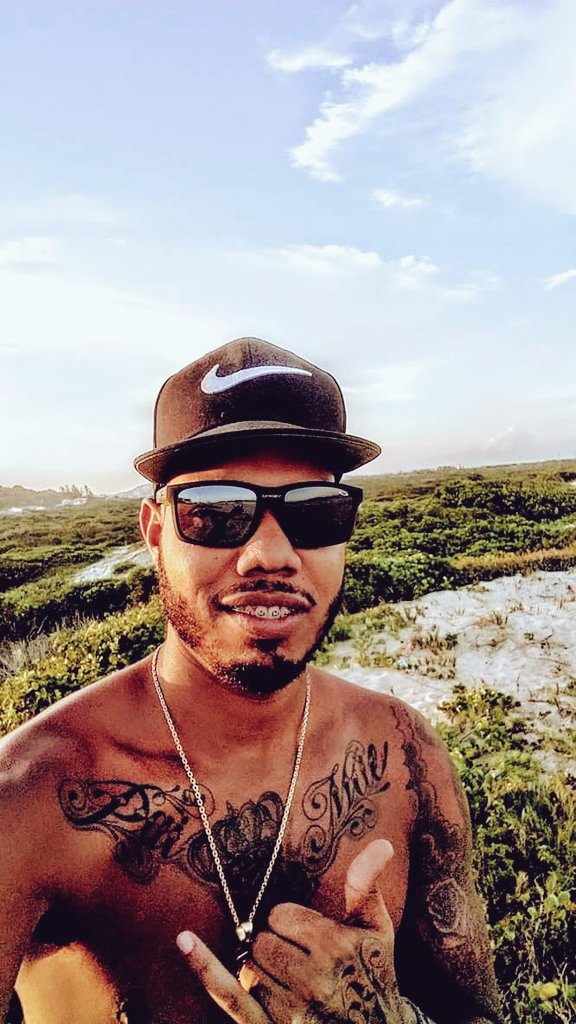 Só tenho  agradar a Deus por mas 1 ano de vida e por tudo que tens feito por mim muito obrigado senhor 👏👐✌🎂🍺🎉🎊🎁