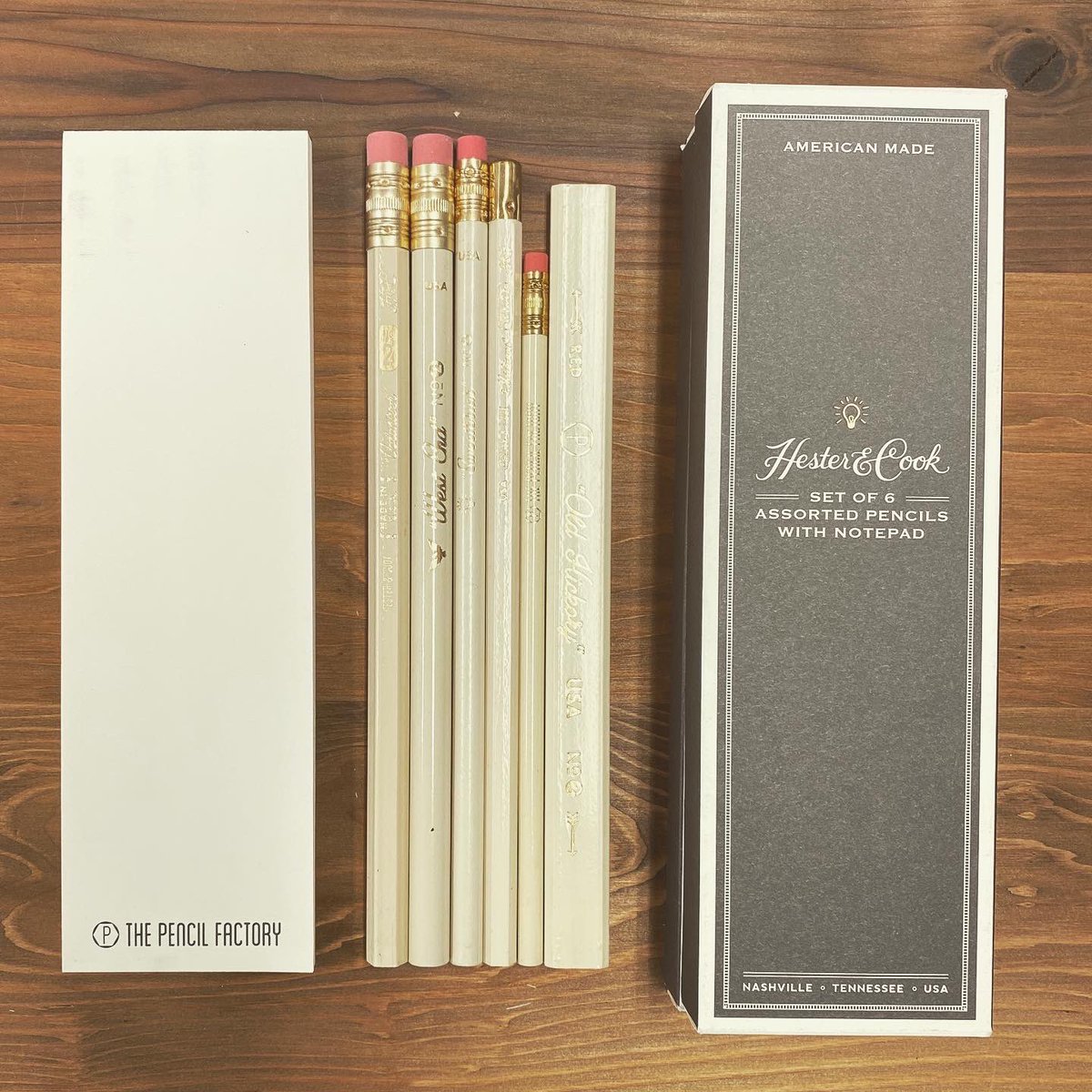 PRECO_CORP's tweet photo. #文具女子博 #超お買い得商品
#アメリカ の #鉛筆 のメーカー #hesterandcook
●カラーペンシルセット2,500円+税→1,000円+税
●ナッシュビルペンシルセット
2,500円+税→1,000円+税
#小間番号26
#ペスターアンドクック
#文具女子
#文具
#stationery
#bungu
#輸入文具
#お気に入りのペン https://t.co/OYyjtCh9Cw