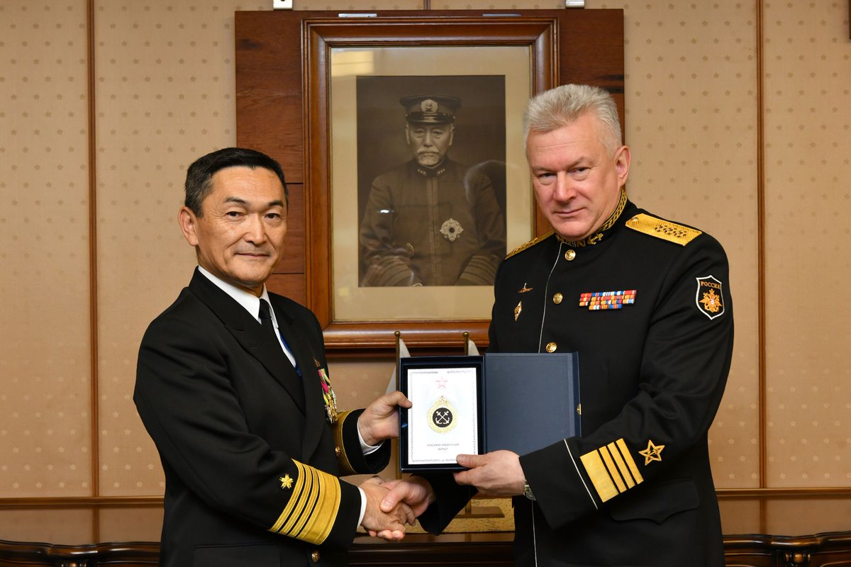 11月25日、海上幕僚長 山村浩 海将は、ロシア海軍総司令官 ニコライ
