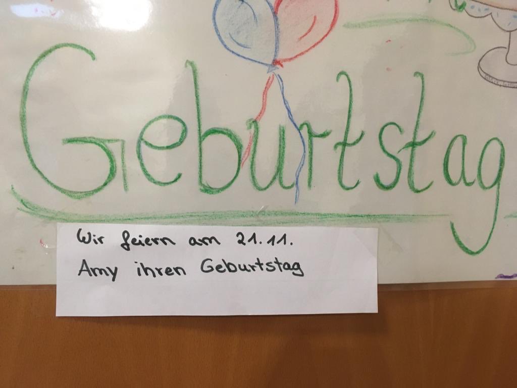 Matthias Dieses Schild Hangt Jedes Mal Bei Einer Kita Wenn Eines Der Kinder Geburtstag Hat Eine Freundin Postete Das Foto In Den Whatsapp Status Mit Dem Kommentar Finde Den Fehler Ca
