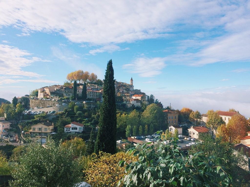 AimonsAspremont's tweet photo. Magnifique vue sur le village d'#aspremont #frenchriviera #CotedAzurFrance #photography 
Bonne journée à tous 🌲🌿🍃 https://t.co/S7TAQsUC1k