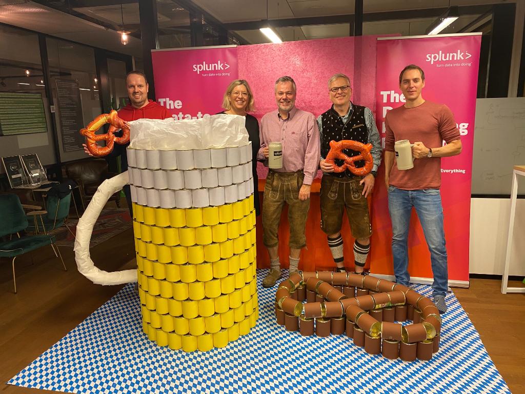 SplunkDE's tweet image. Das Münchener Splunk Office hat das Motto „kulinarisches Meisterwerk“ des diesjährigen #CANgineering Contest bayrisch interpretiert und hofft, an den Erfolg von 2018 anknüpfen zu können. Die Konserven im Wert von 550 € werden an die Tafel München gespendet. #SplunkForGood