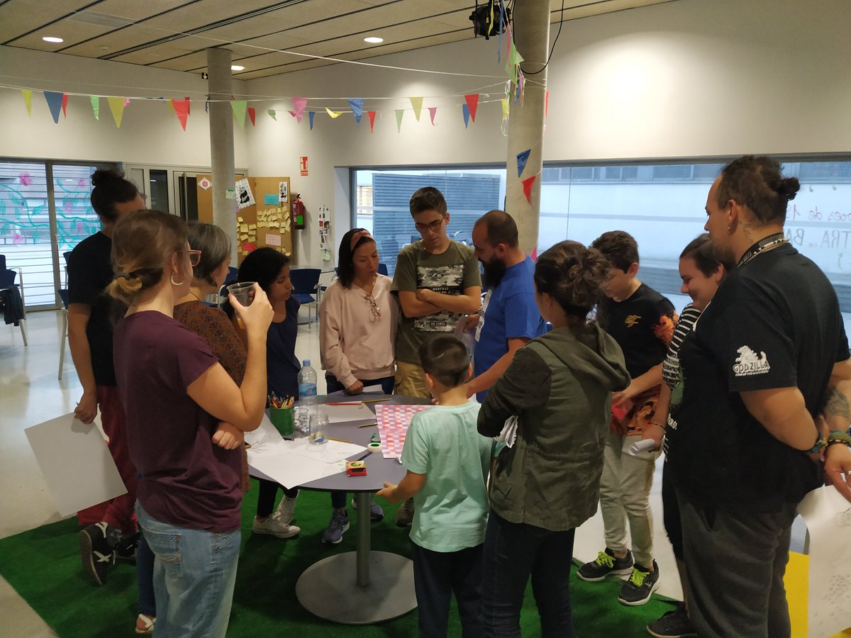 UNZIPelprat's tweet photo. #artalbarri #convounzip19 #ConvoFest
🗣Demà 28_18h,
Berenar-presentació al #Ribera 
del projecte🏠Mi casa es tu casa🏠 de Pigmentamos.
Com a picots i amb l'ecosistema de comunitats del centre cívic, han transformat l'espai col·lectivament. 
Casa de totes! @ElPratCultura https://t.co/aWsArry6cg