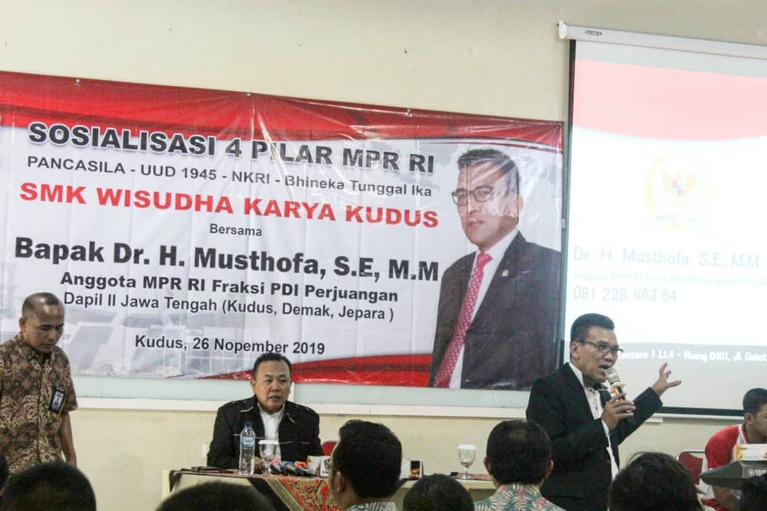 Sosialisasi 4 Pilar MPR RI, peserta pengurus DPC dan PAC  PDI Perjuangan Kab. Kudus, Taruna Siswa SMK, Karangtaruna dan para bapak dan ibu guru. Bertempat di SMK Wisuda Karya Kudus - Jawa Tengah, 26 Nopember 2019.