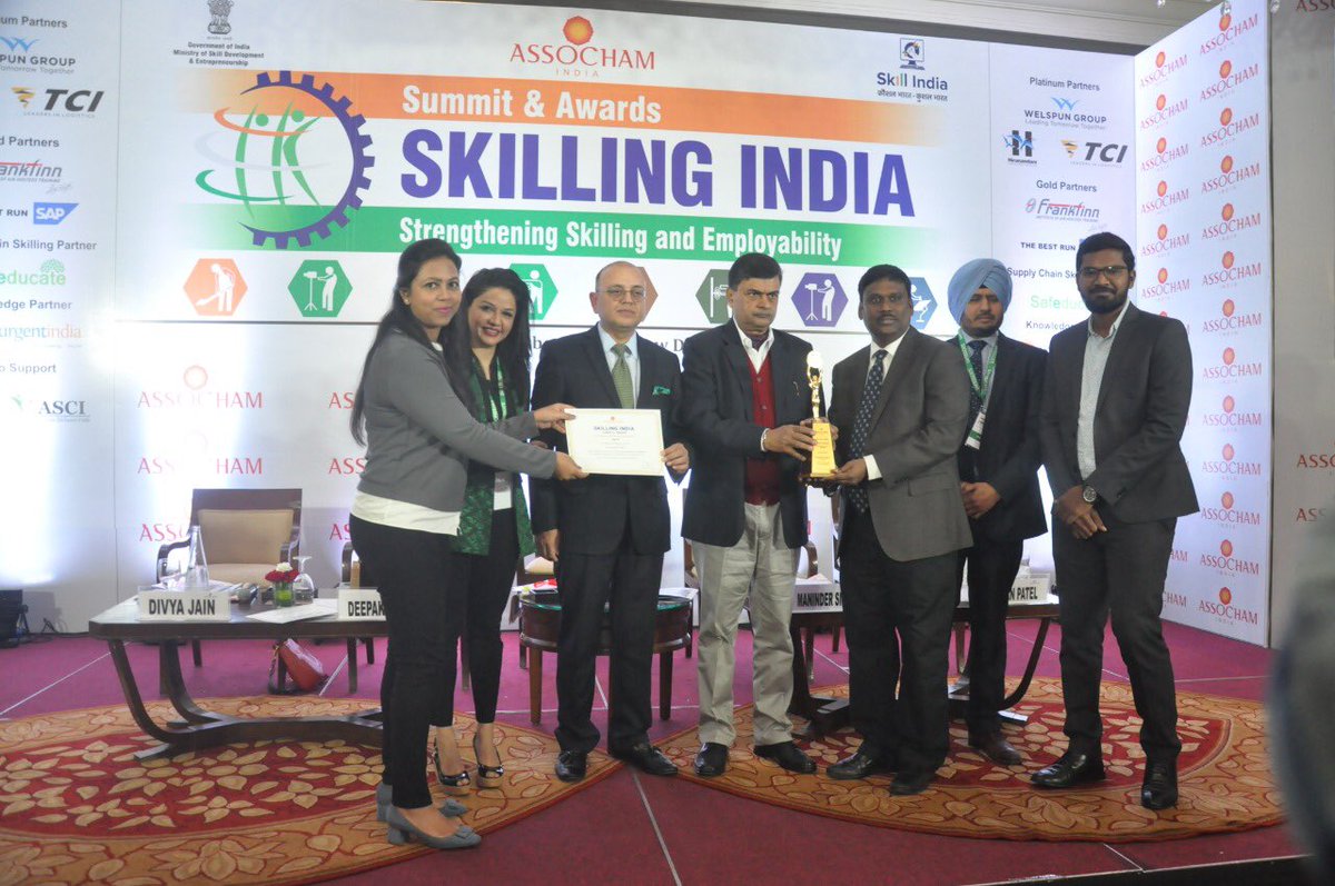 sdivisakh's tweet photo. @ASSOCHAM4India GOLD Award under PSU Category for @HPCL SDI Vskp received from Shri Raj Kumar Singh, Hon’ble Minister of State for Skill Development, Govt of India. This is third time in a row. We thank all our stakeholders🙏 @dpradhanbjp @PetroleumMin @ysjagan @vizagcollector https://t.co/6htyvlkE9t