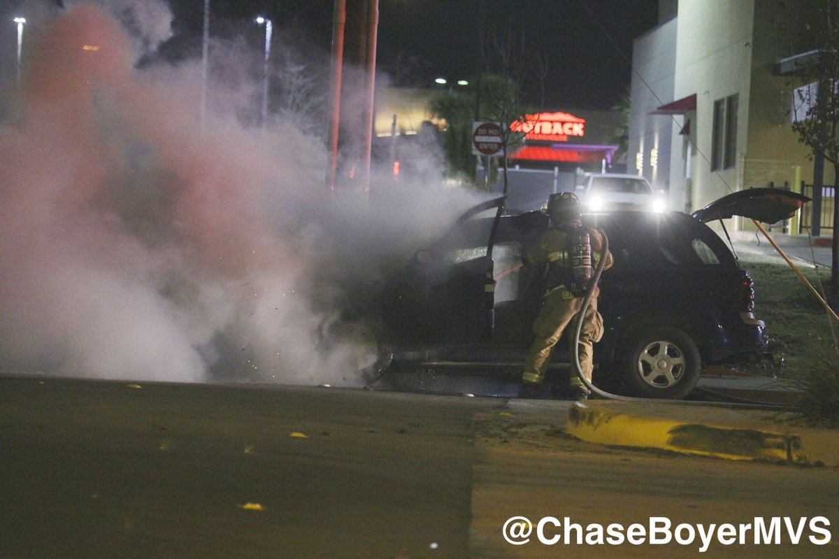 newsphotogchase's tweet photo. Firefighters in Hurst quickly extinguished a fully involved car fire early this morning. No injuries were reported. @MVSDFW #MVSDFW #DFWNews https://t.co/2qupAFJZ5C