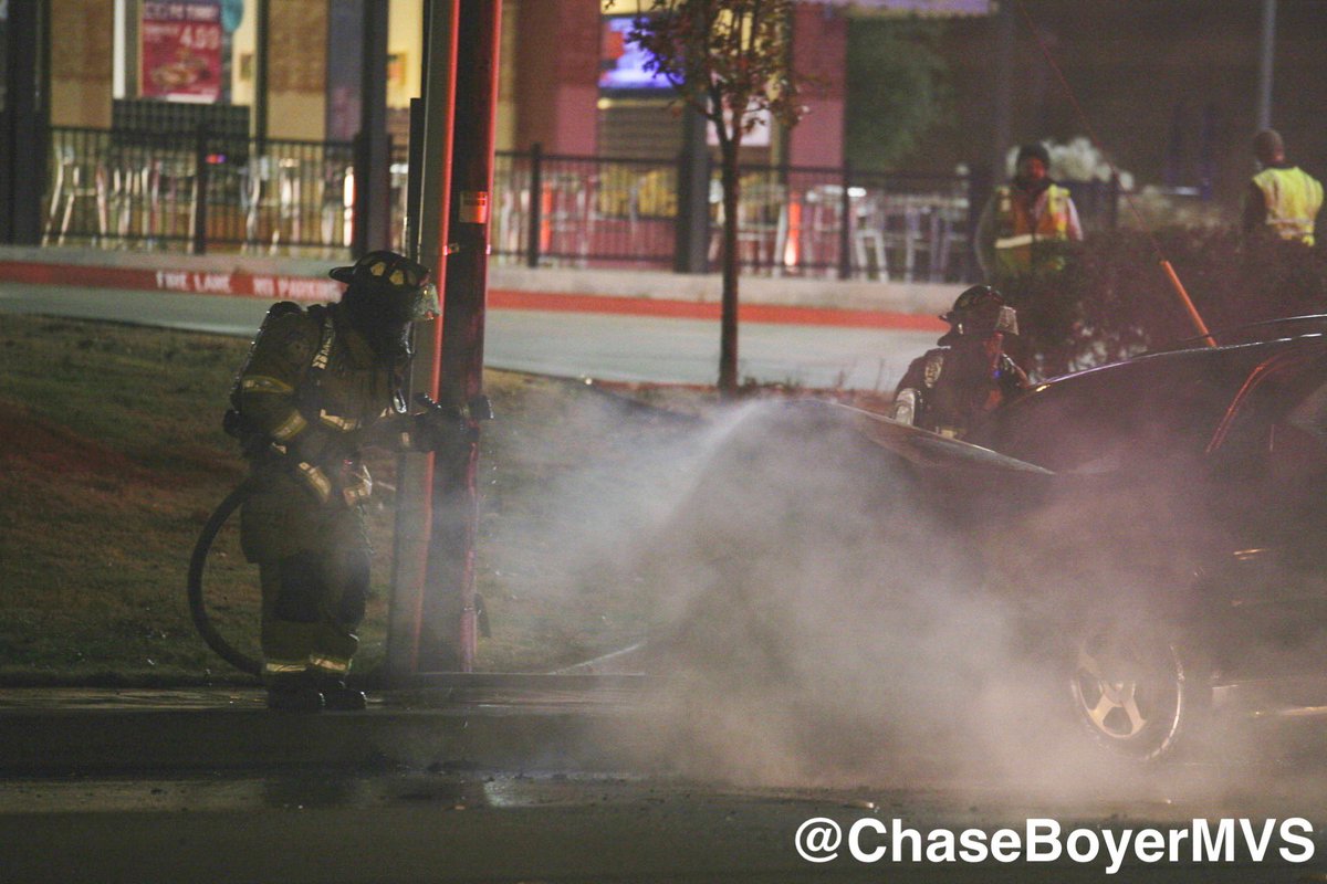 newsphotogchase's tweet photo. Firefighters in Hurst quickly extinguished a fully involved car fire early this morning. No injuries were reported. @MVSDFW #MVSDFW #DFWNews https://t.co/2qupAFJZ5C