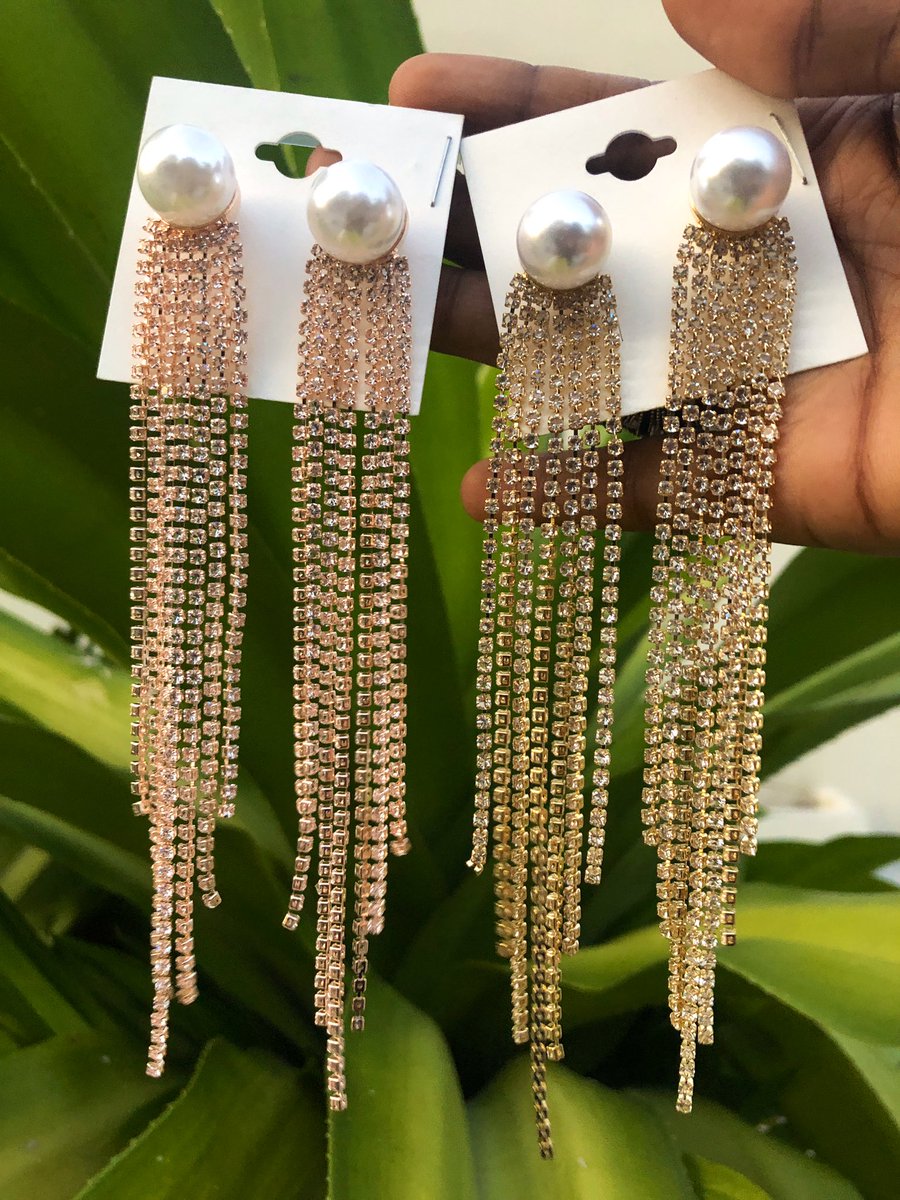 Having an event this weekend??? This earring will make you stand outIf you can see this, send a dm to order!!Earrings in rose gold and gold.Price: 3000Pls help Rt #8thwonderalbum  #ChampionsLeague  #JuveAtleti