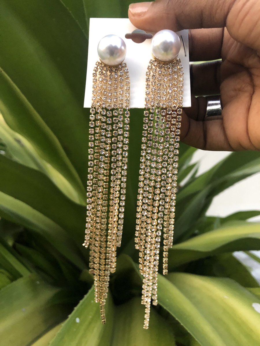 Having an event this weekend??? This earring will make you stand outIf you can see this, send a dm to order!!Earrings in rose gold and gold.Price: 3000Pls help Rt #8thwonderalbum  #ChampionsLeague  #JuveAtleti