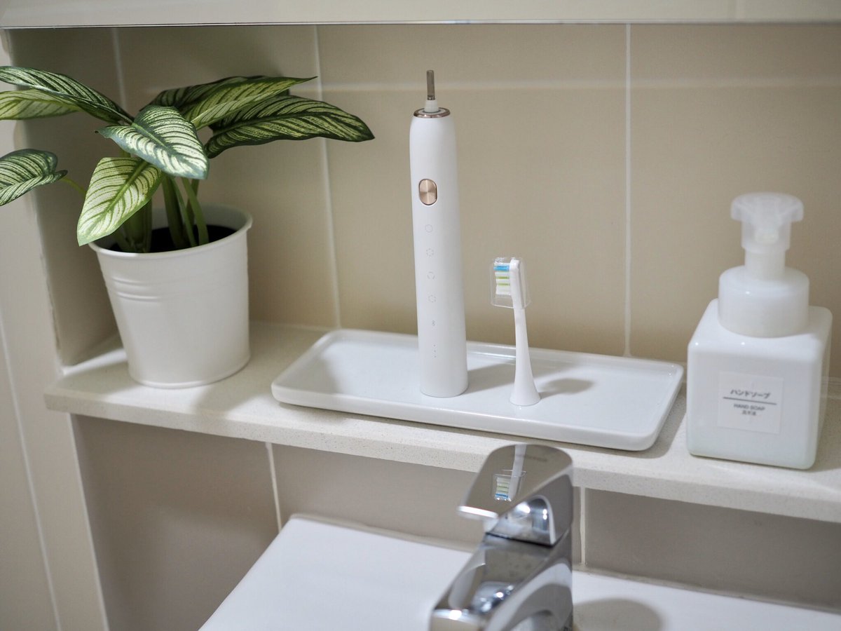 Teckie_H's tweet image. เสียเงินอีกแล้ววว
แปรงสีฟันไฟฟ้า xiaomi ดีเกินราคามาก
สั้นๆ คือซื้อได้เลย ไม่เสียดายเงิน คุ้มเกินคุ้ม ไม่ถึง 1,200.- กับฟีเจอร์ที่ได้ ทั้งวัสดุ ประสิทธิภาพในการใช้งาน ขจัดคราบชา กาแฟได้ดีเยี่ยม ถนอมเหงือก คนจัดฟันก็เวิค .. ถ้าเทียบยี่ห้ออื่นแล้ว เหลือเงินไปฟอกสีฟันได้เลย!!