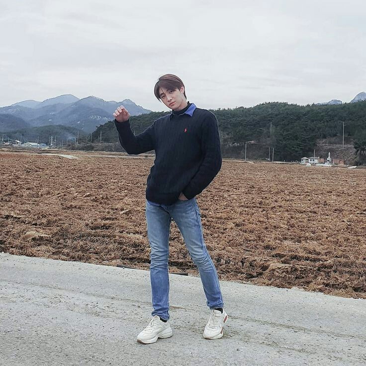 ❝ # LVDT ; ITTG ❞
— Sub-grupo:
                          Eugene 

   ៚ Llegada al maizal. Tercera versión. Octubre 28.