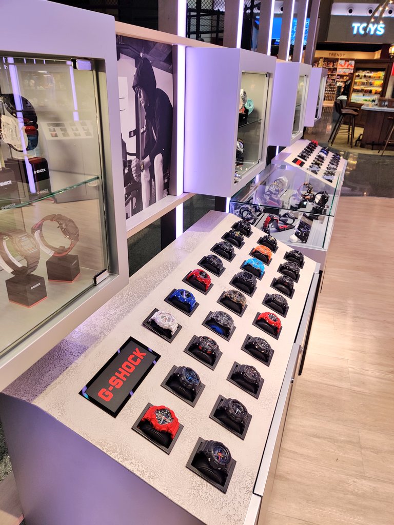 mabo_tofu's tweet photo. Istanbul airport has a Casio shop 🤯
This airport is like a huge shopping mall.
Also it's really clean. I can say it's the best airport I have been. https://t.co/j79oanlGo3