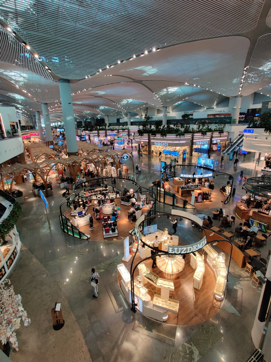 mabo_tofu's tweet photo. Istanbul airport has a Casio shop 🤯
This airport is like a huge shopping mall.
Also it's really clean. I can say it's the best airport I have been. https://t.co/j79oanlGo3