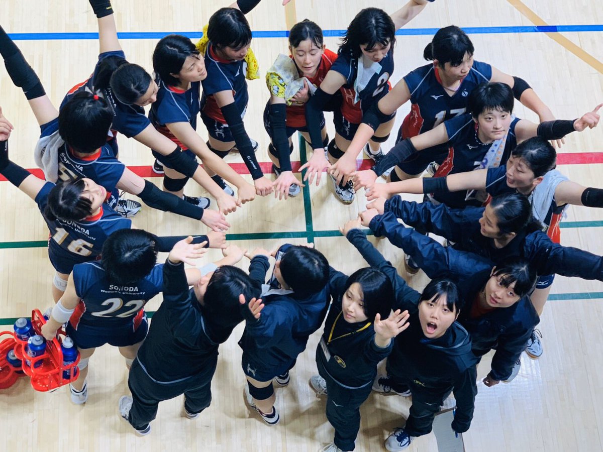 kansaiuvf's tweet photo. 【全日本インカレ 女子】
★☆2回戦☆★

福岡大ー園女大
3-0
25-14
25-20
25-23

何度も悔しい思いをしたこの1年。
全力レではその悔しい思いをぶつけて戦うことができ、惜しくも敗退とはなりましたが最後みんな笑顔で１年間終了しました。

後輩たちへ、来年頑張って下さい🌈 https://t.co/QwuDkBfJvb