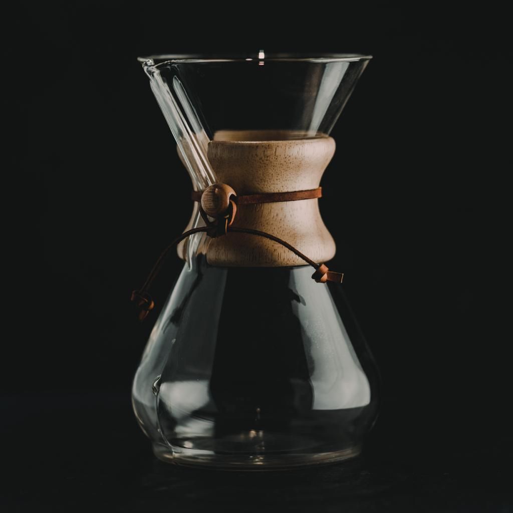 brewupcoffee's tweet photo. Invented in 1941, the Chemex Coffeemaker is a simple, timeless piece of art for brewing delicious coffee. Made from high-quality glass this coffee maker has featured in movies and museums all over the world. #chemex https://t.co/KC80BRBr5g