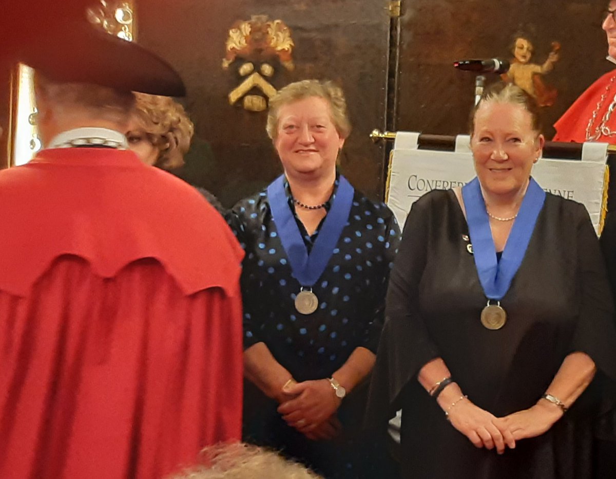 VivienneFranks's tweet photo. Lovely evening, intronisation into the Alsatian Confrerie de St Etienne with many friends and colleagues similarly honoured @wine_school @goodwinetours @sueeames3  @AlsaceWines @LeckieSandy @CONFRERIESTETIE @MarkusHungi @68MB55 @emmawellingspr @WestLondonWine https://t.co/P7Xqt8p5tp