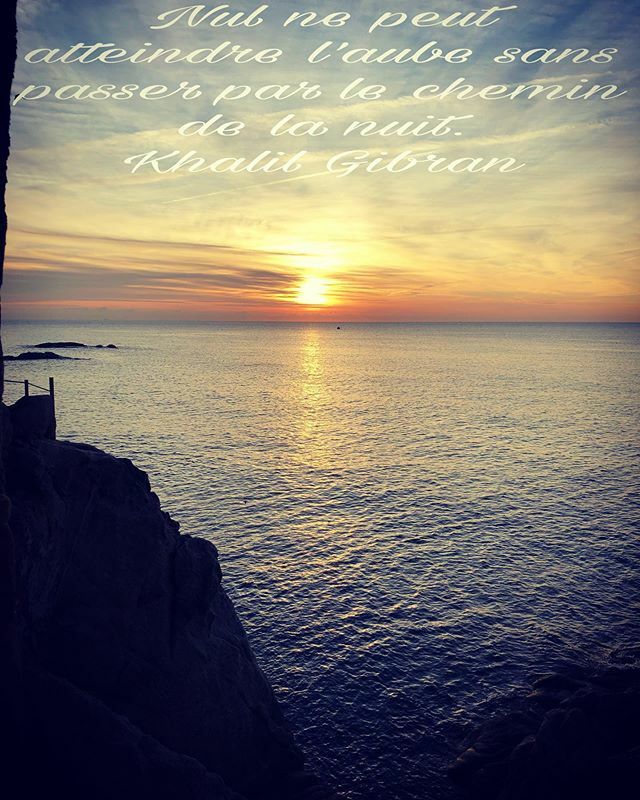 Parce Que Je Le Vo Bien Nul Ne Peut Atteindre L Aube Sans Passer Par Le Chemin De La Nuit Khalil Gibran Parce Que Je Le Vo Bien Khalilgibran Citation Levedesoleil Nejamaislaissertomber Instacitation Caladelpi Costabrava Awesome