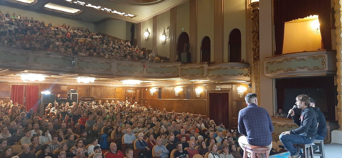hermanospou's tweet photo. Lo hemos dicho muchas veces por activa y por pasiva: “Como se nos ha tratado a nosotros en Asturias, no se nos ha tratado en ningún sitio”. Gracias a todos por ese llenazo- ¡más de 800 personas!- y por todo el cariño demostrado ayer durante la Semana Internacional de Gijón. https://t.co/tji8XprY6T