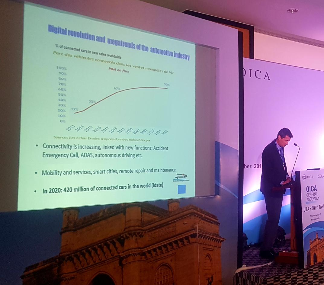 Kai Zastrow from <a href="/GroupePSA/">Groupe PSA</a> making a presentation on data and connected cars for @CCFA_Auto at the <a href="/siamindia/">SIAM India</a> round table