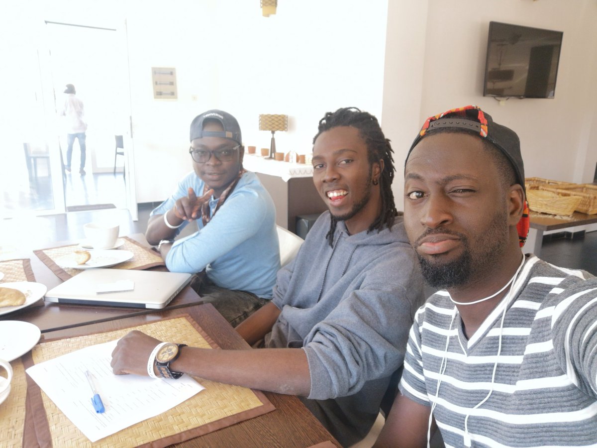 jimsjazz's tweet image. Franchement les photographes n'ont pris que des memes au #BlogCamp228 😂 toutes les photos sont utilisables ! Wai c'est vous les choses  @LynkFlorent1 et @florentbanissa !