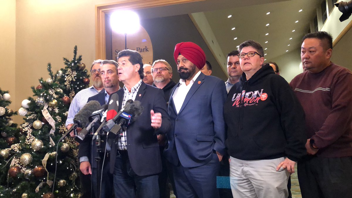UniforTheUnion's tweet photo. Unifor transit workers announce a tentative agreement with Coast Mountain Bus Company #transitstrike https://t.co/EsMUb41kV9