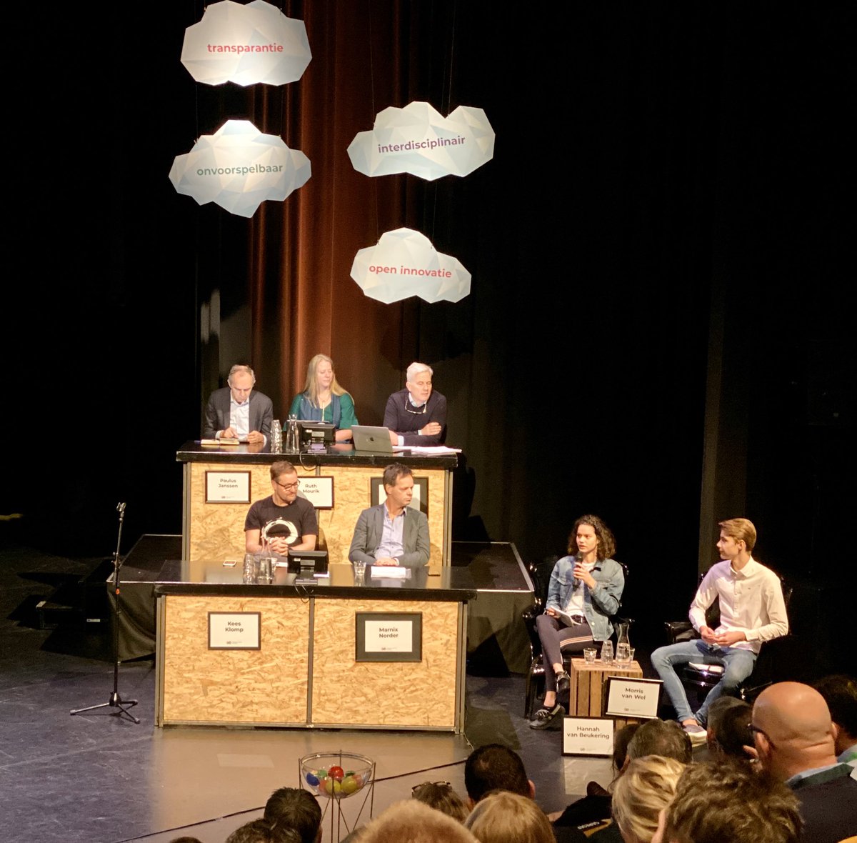 Alex van Oost tweet media