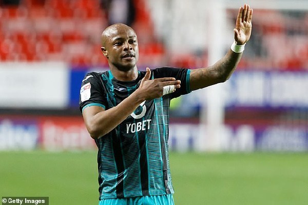 MframaMusic's tweet photo. Andre Ayew’s contribution only good for a Swansea City draw at Huddersfield https://t.co/w9ER7rcAYM https://t.co/MZExeQrtUk